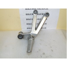 CBR 929 REAR RIGHT FOOT HANGER WITH PEG